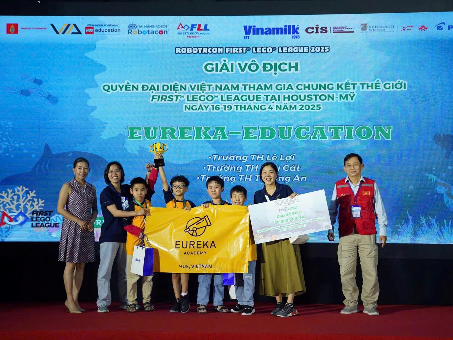You are currently viewing Học sinh Huế vinh dự vào chung kết cuộc thi robot thế giới – HUSTA