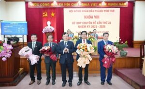Read more about the article Phê chuẩn kết quả bầu, miễn nhiệm Phó chủ tịch UBND 2 tỉnh, thành phố