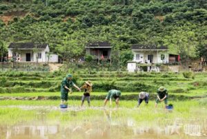 Read more about the article Bản làng đổi thay, cuộc sống tốt đẹp hơn nhờ các anh Bộ đội Biên phòng