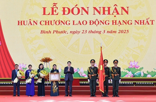 You are currently viewing Chủ tịch nước Lương Cường dự Lễ kỷ niệm 50 năm Ngày Giải phóng tỉnh Bình Phước
