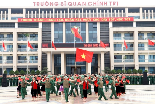 You are currently viewing Trường Sĩ quan Chính trị tổ chức Liên hoan nhóm nhảy học viên lần thứ I