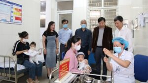 Read more about the article Tăng cường phân luồng, kiểm soát lây nhiễm sởi trong các cơ sở khám chữa bệnh