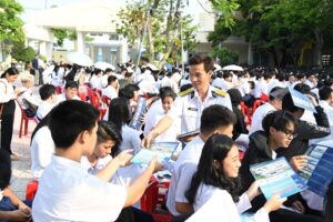 Read more about the article Hơn 4.000 người tại Kiên Giang nghe thông tin, tuyên truyền về biển, đảo