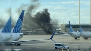 Read more about the article Mỹ: Máy bay của American Airlines bốc cháy tại Sân bay quốc tế Denver