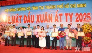 Read more about the article Kết nối, huy động nguồn lực phát triển quê hương, đất nước