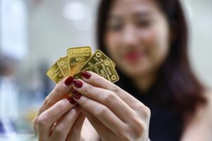 Read more about the article Giá vàng hôm nay (22-3): “Lao dốc”