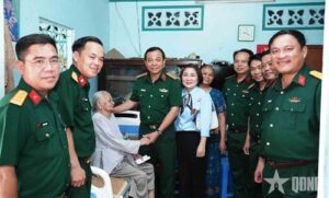 Read more about the article Bộ tư lệnh TP Hồ Chí Minh thăm, tặng quà các Bà mẹ Việt Nam anh hùng tại huyện Củ Chi