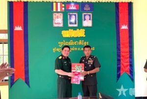 Read more about the article Bộ CHQS tỉnh Khánh Hòa chúc Tết cổ truyền Chol Chnam Thmay tại Campuchia