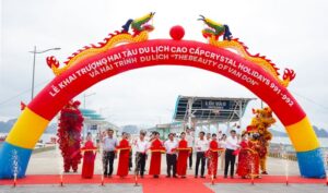 Read more about the article Quảng Ninh có thêm đội tàu du lịch cao cấp phục vụ khách tham quan Vịnh Bái Tử Long