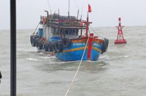 Read more about the article Bộ đội Biên phòng tỉnh Nghệ An kịp thời cứu hộ tàu cá gặp nạn trên biển
