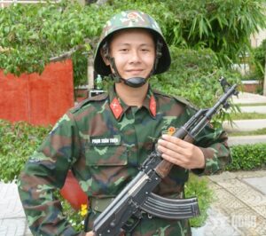 Read more about the article Chiến sĩ thành đồng: “Hoa điểm giỏi” Phạm Xuân Triệu