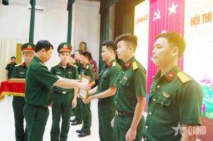 Read more about the article Lữ đoàn 972 bế mạc hội thi cán bộ giảng dạy chính trị năm 2025