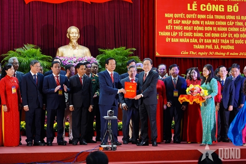 Read more about the article Chủ tịch Quốc hội Trần Thanh Mẫn dự Lễ công bố các Nghị quyết, Quyết định về sáp nhập đơn vị hành chính tại Cần Thơ