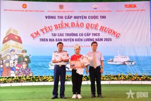 Read more about the article Bộ tư lệnh Vùng Cảnh sát biển 4 đồng hành với ngư dân