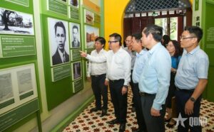 Read more about the article Đoàn công tác Hội Nhà báo Việt Nam thăm nơi Bác Hồ sáng lập Báo Thanh Niên tại Quảng Châu
